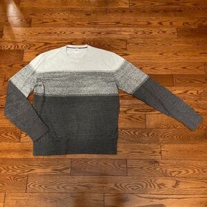 Gap sweater size medium